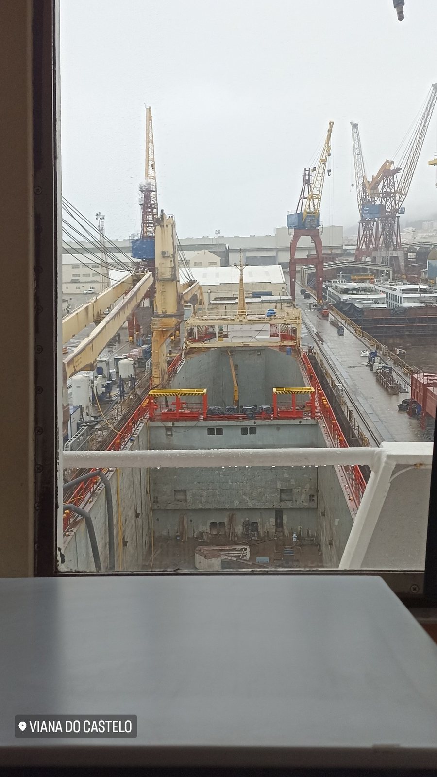 Vista da doca seca a partir do passadiço